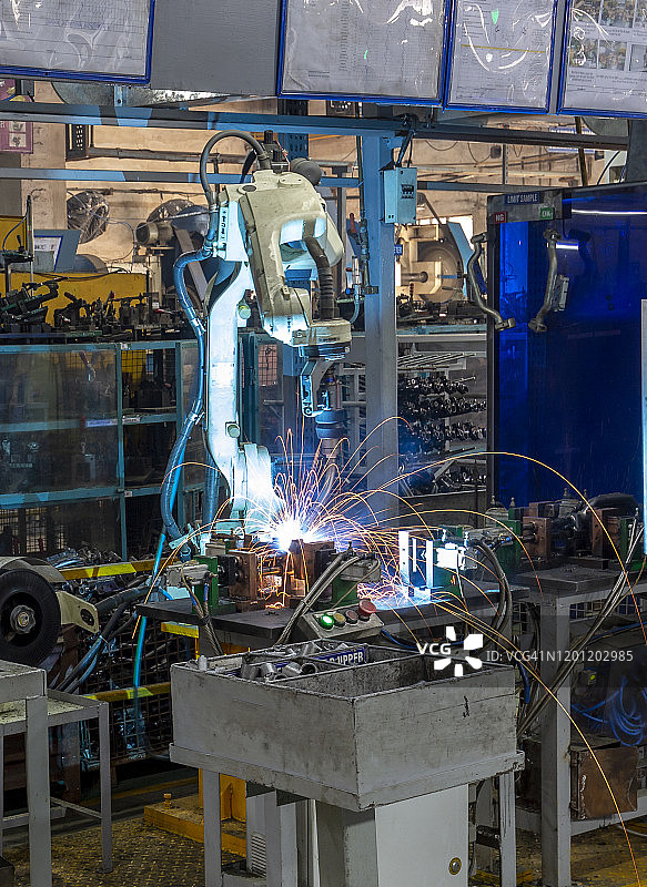 工业产品的机器人焊接图片素材