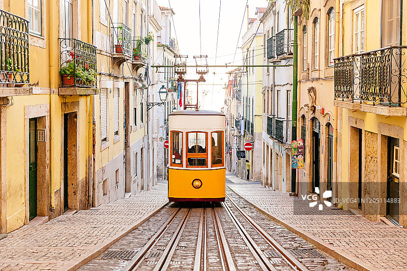 葡萄牙里斯本的缆车图片素材