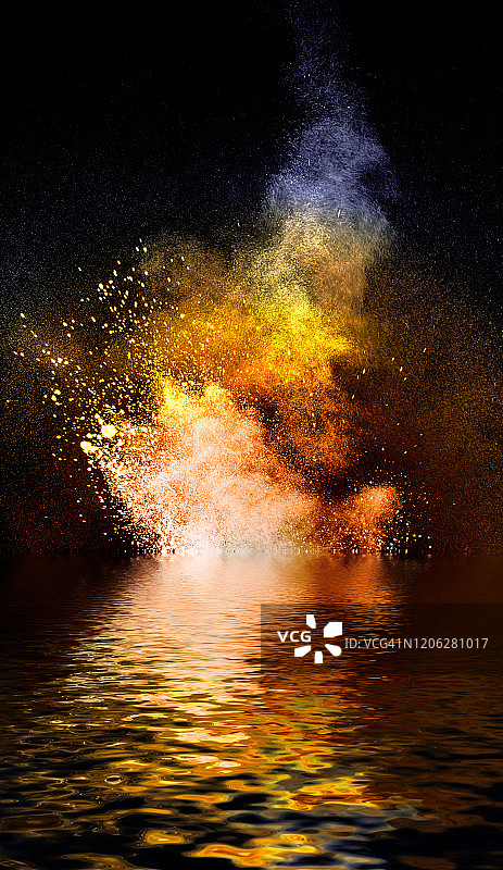一团橙色的粉末颗粒在水中反射出的黑色背景上的冲击力。图片素材