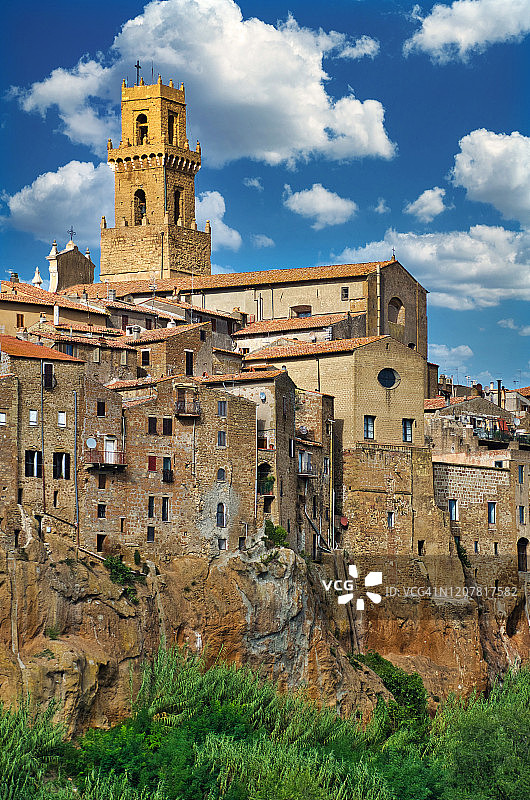 壮观的中世纪城堡皮蒂利亚诺图片素材