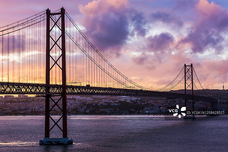 4月25日桥-里斯本/葡萄牙图片素材