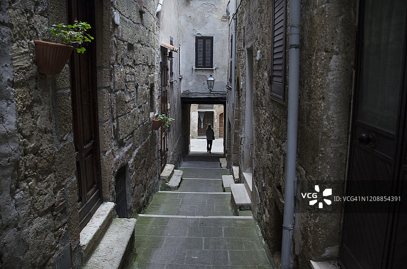 意大利皮蒂利亚诺的中世纪小巷图片素材