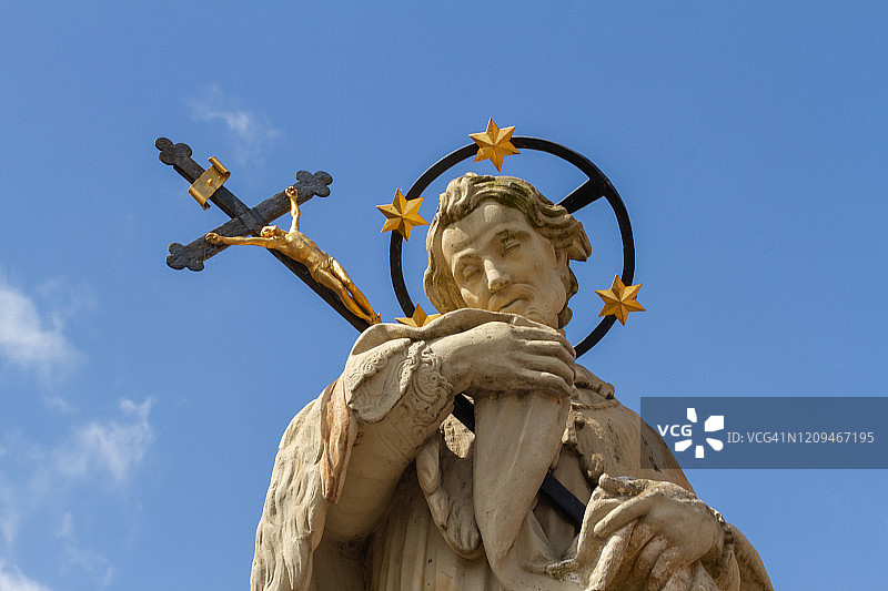 荷兰沃勒斯特拉特桥上的圣约翰雕像(欧洲比利时布鲁日老城)图片素材