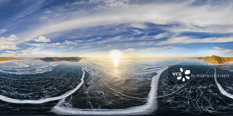 贝加尔湖上破裂冰的360°空中全景图。西伯利亚,俄罗斯。图片素材