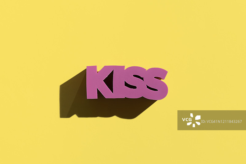 单词“吻”在3d块图片素材