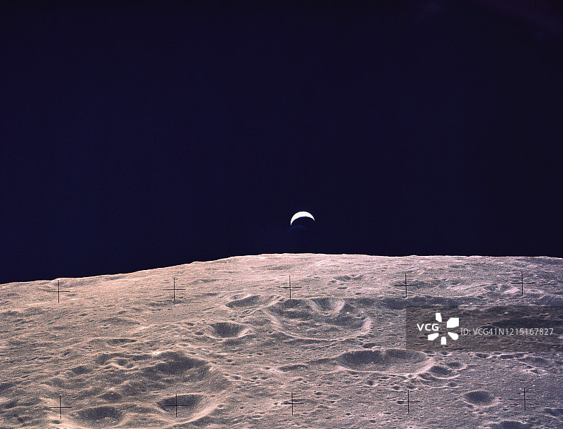 月球表面的环形山-储存照片图片素材