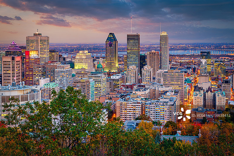 蒙特利尔日落黄昏摩天大楼城市景观魁北克加拿大图片素材