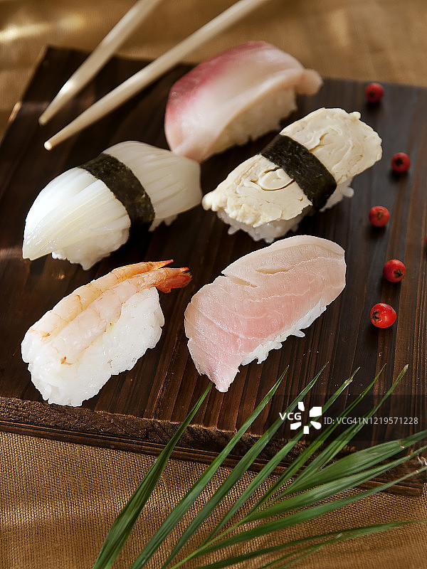 用寿司、日本海鲜作装饰图片素材