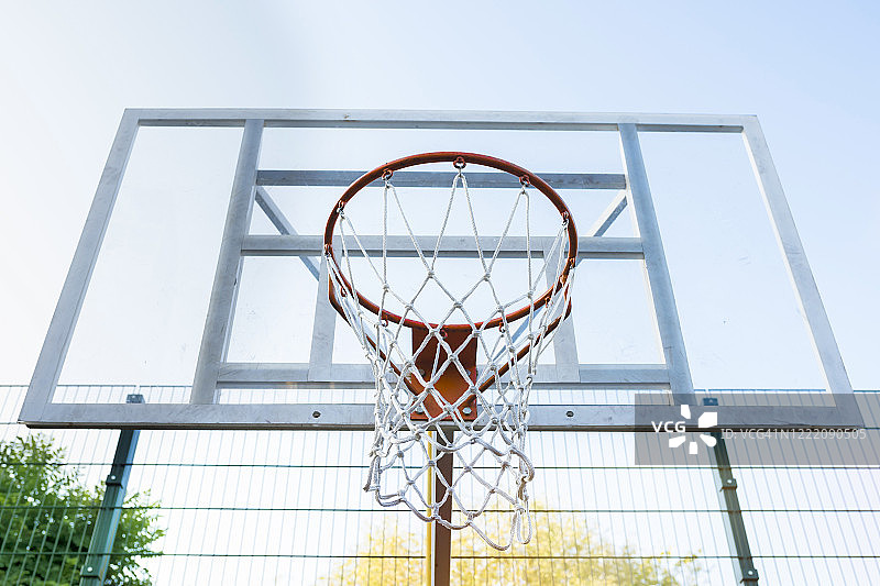 城市的篮球筐。运动,休闲的概念图片素材