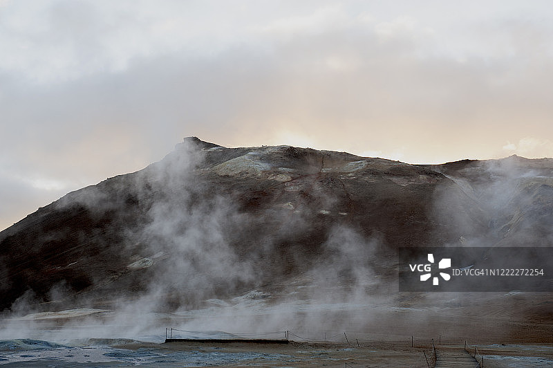 冰岛北部米湖 Hverir 的 Námafjall图片素材