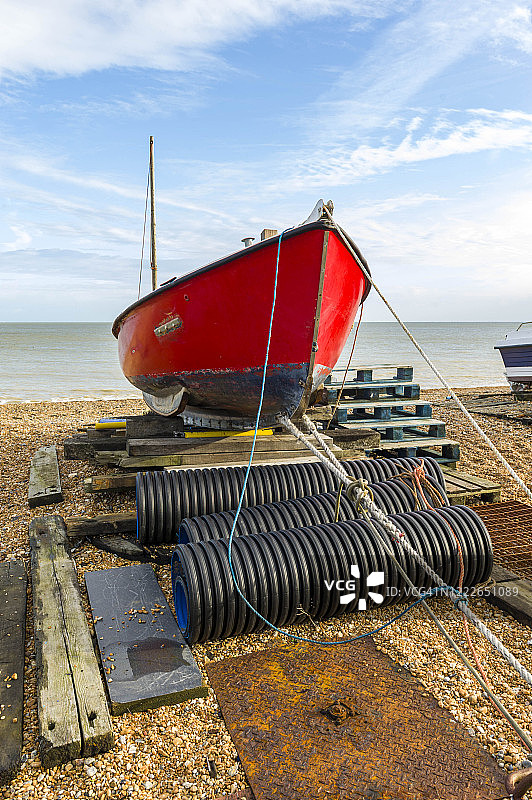 迪尔，英国肯特，2012年12月30日。Deal海滩上的渔船。图片素材