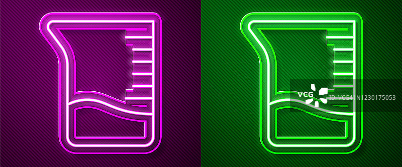发光的霓虹灯线测量杯图标孤立在紫色和绿色的背景。带柄的塑料刻度烧杯。矢量图图片素材