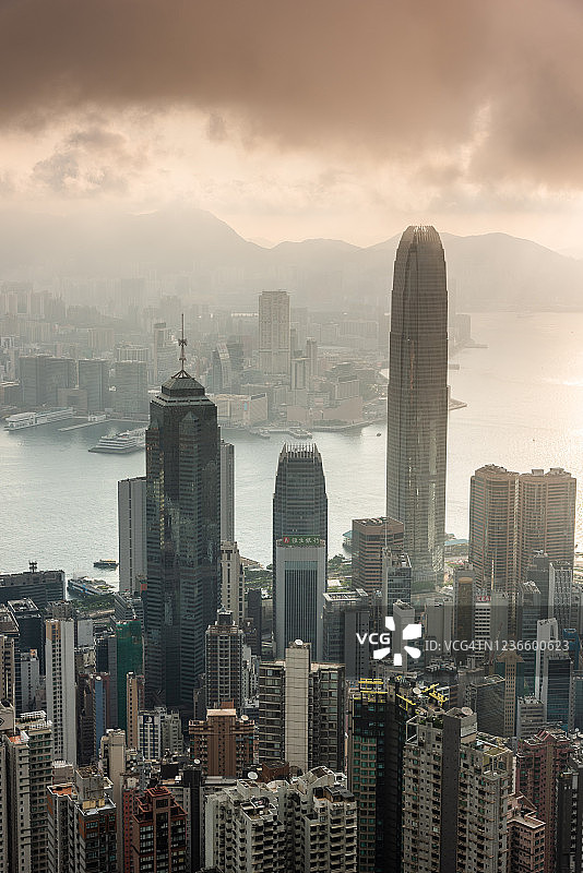 日出时的香港天际线图片素材