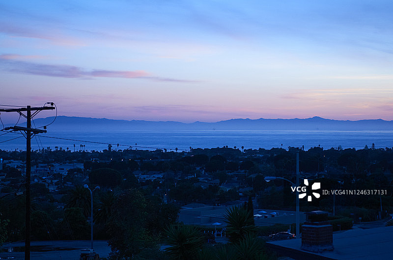 加利福尼亚文图拉黄昏的天空。图片素材