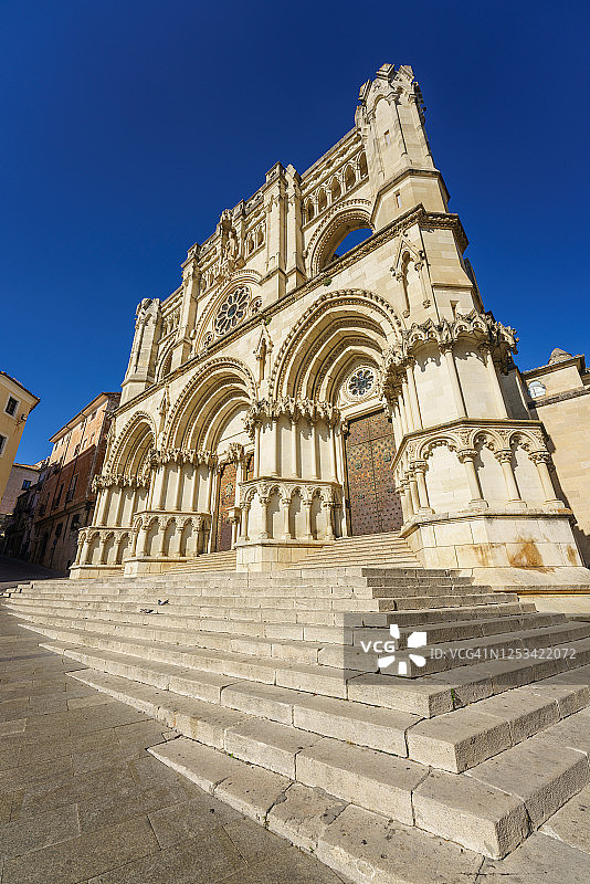 哥特式石砌建筑，主立面。昆卡大教堂，España图片素材