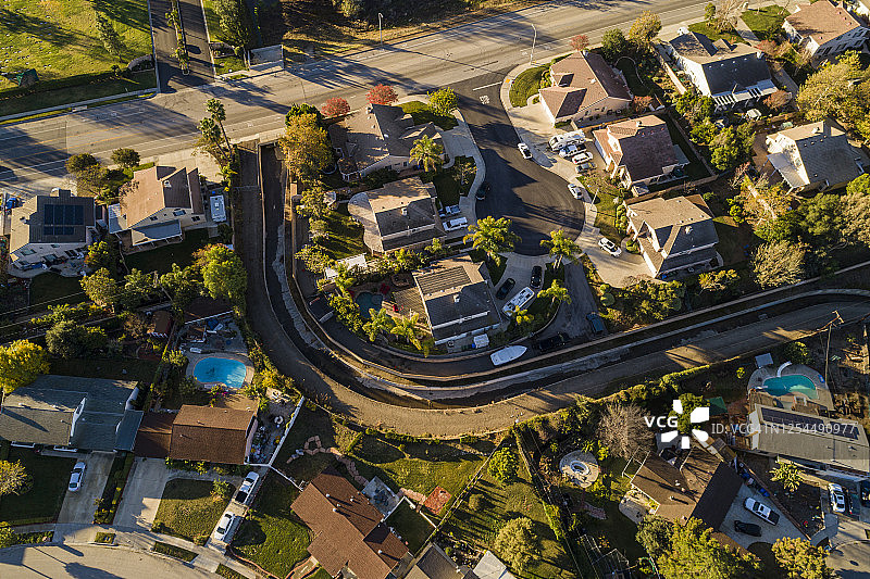 这是加州西米谷的无人机拍摄的视频图片素材