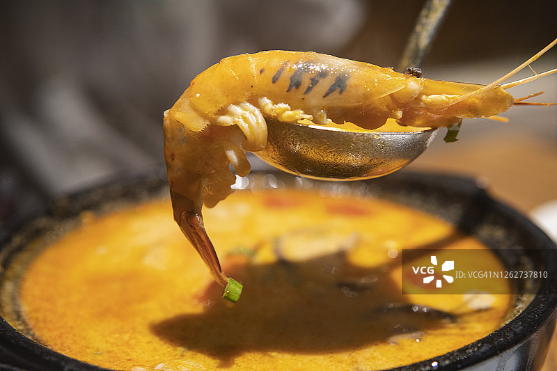 美味的泰国美食名为冬阴功在餐厅图片素材