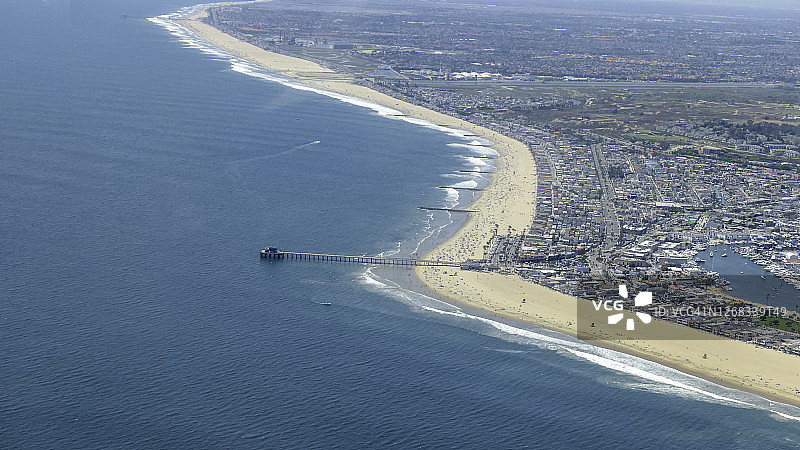 鸟瞰图的新港海滩地区的橘子县，加利福尼亚州图片素材