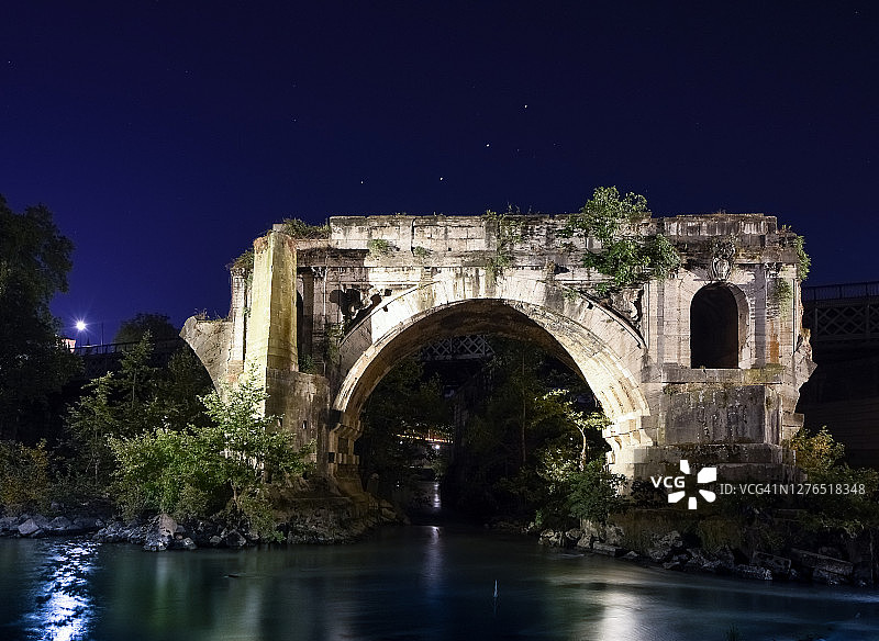 意大利拉齐奥罗马市中心的断桥(“Pons aemilus”)图片素材