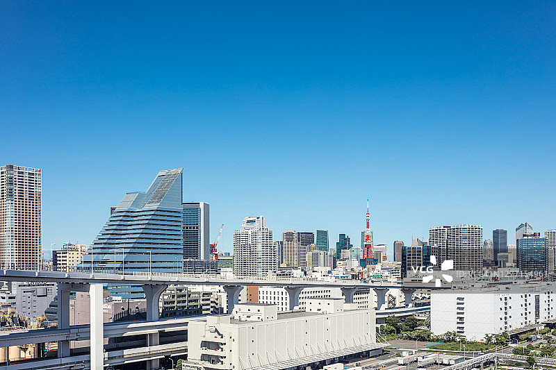 东京天际鸟瞰图，摩天大楼和东京塔，日本。图片素材