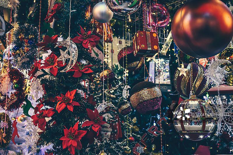 全帧拍摄的松树装饰在圣诞节，纽伦堡市，德国，欧洲图片素材