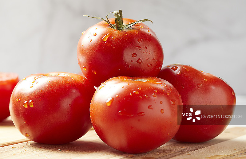 新鲜的红番茄图片素材