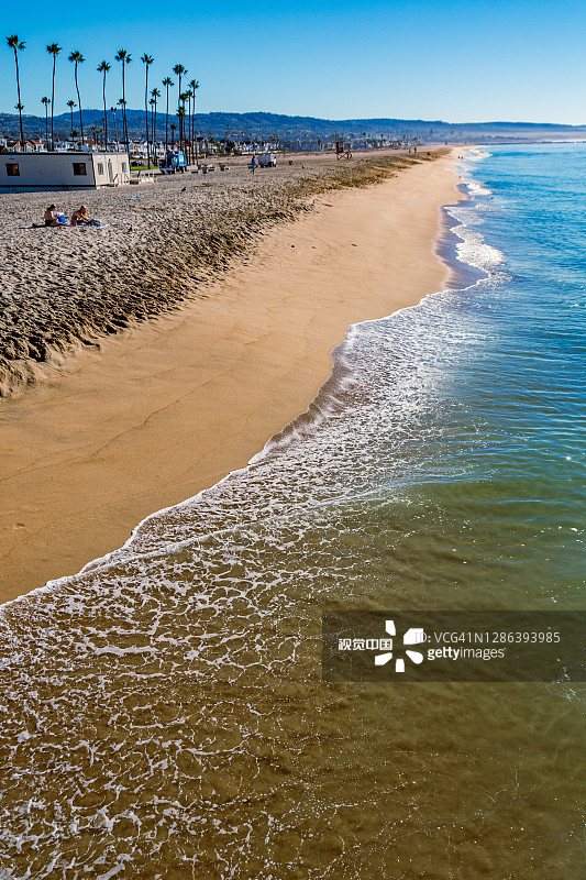 涨潮时的新港海滩海景图片素材