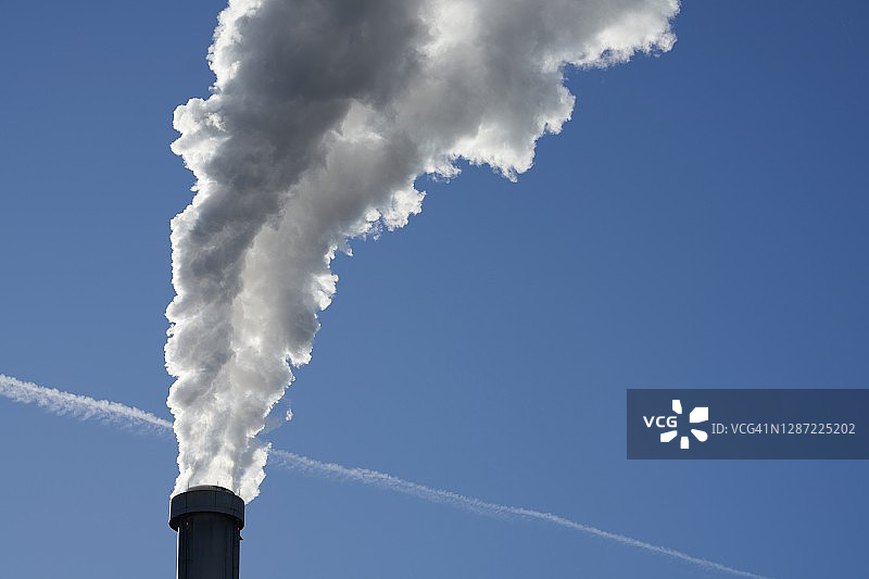 白烟工业工厂排放的白烟图片素材