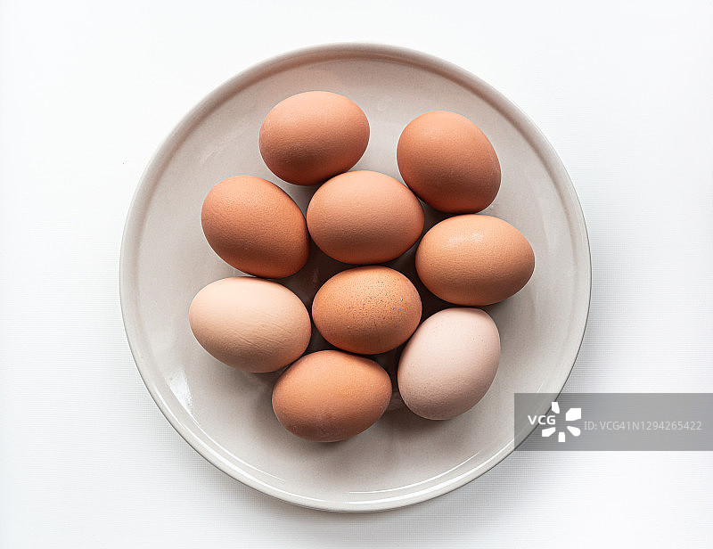 煮鸡蛋在盘子里图片素材