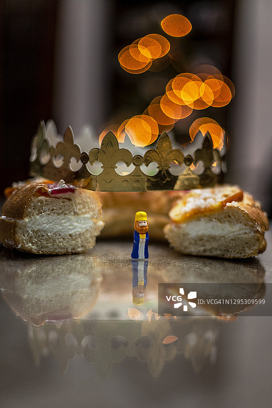Roscon de reyes是西班牙庆祝主显节或三王节的典型甜点图片素材