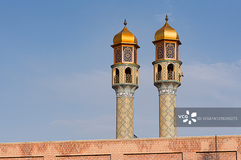 伊朗北部阿达比勒的谢赫萨菲陵墓附近的清真寺尖塔图片素材