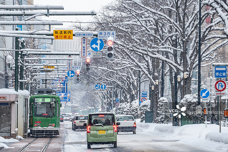 日本札幌市的雪路图片素材