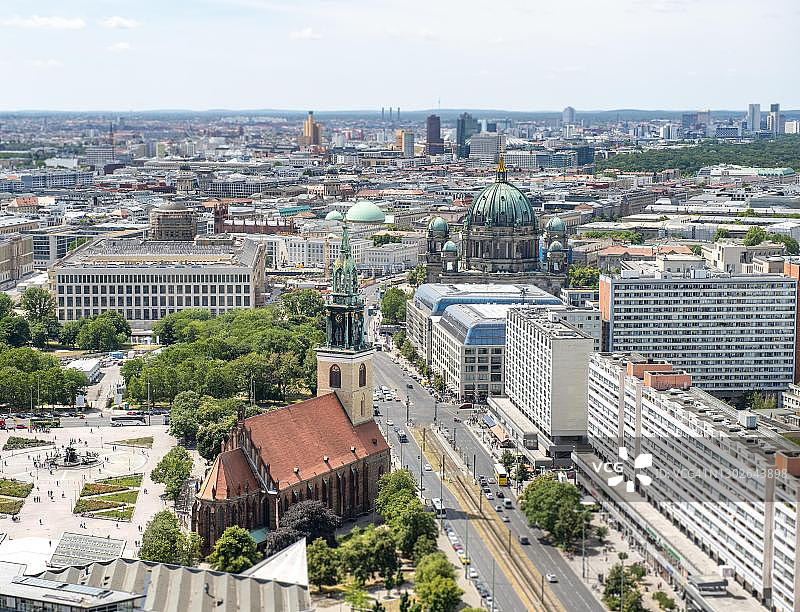 圣玛丽恩基什和柏林大教堂与联邦高速公路，米特，柏林，德国图片素材