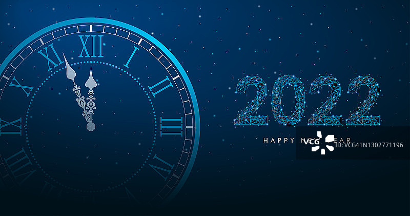 新年和圣诞插图与圆形时钟和2022年由多边形线框网格在夜空。低聚贺卡，节日横幅与手表。图片素材