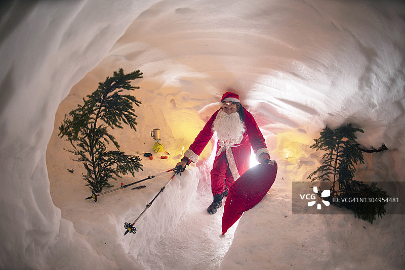 圣诞老人的雪洞图片素材