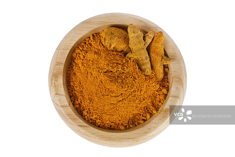 姜黄粉与姜黄根放在木碗里图片素材