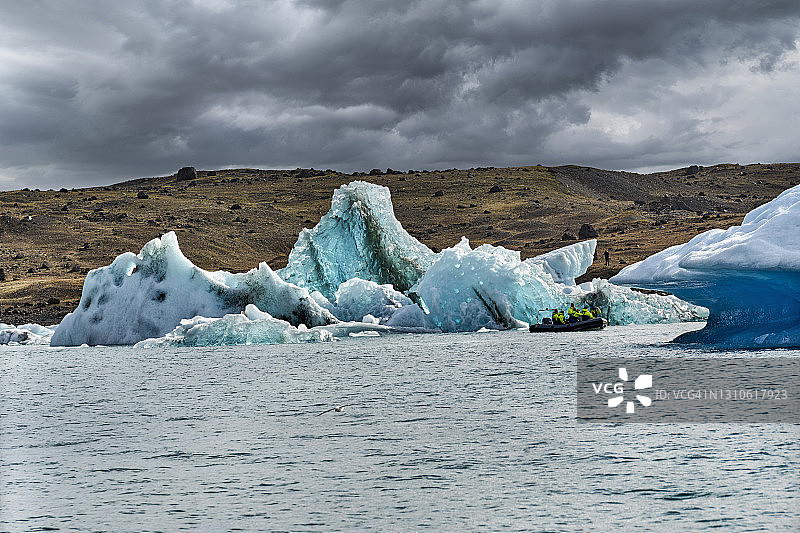 Jökulsárlón是冰岛Vatnajökull国家公园南部的一个大型冰湖。图片素材