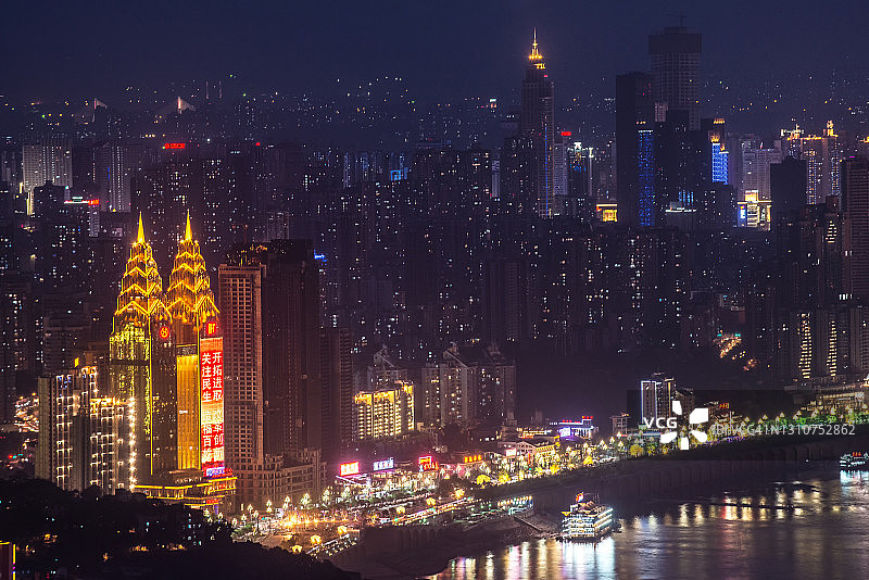 重庆的夜城建筑景观和彩灯图片素材