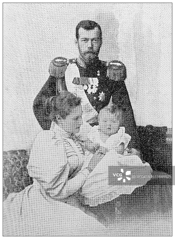 古董黑白照片:俄罗斯的尼古拉二世，沙皇亚历山德拉和婴儿奥尔加图片素材