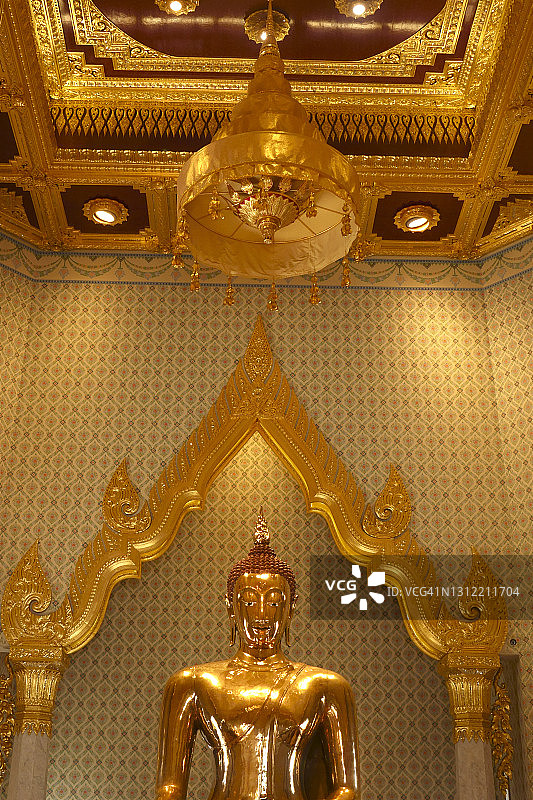 曼谷佛寺的金佛雕像图片素材