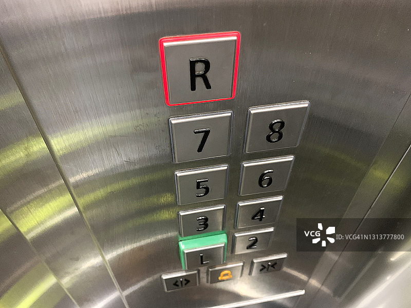 电梯按钮上数字的特写图片素材