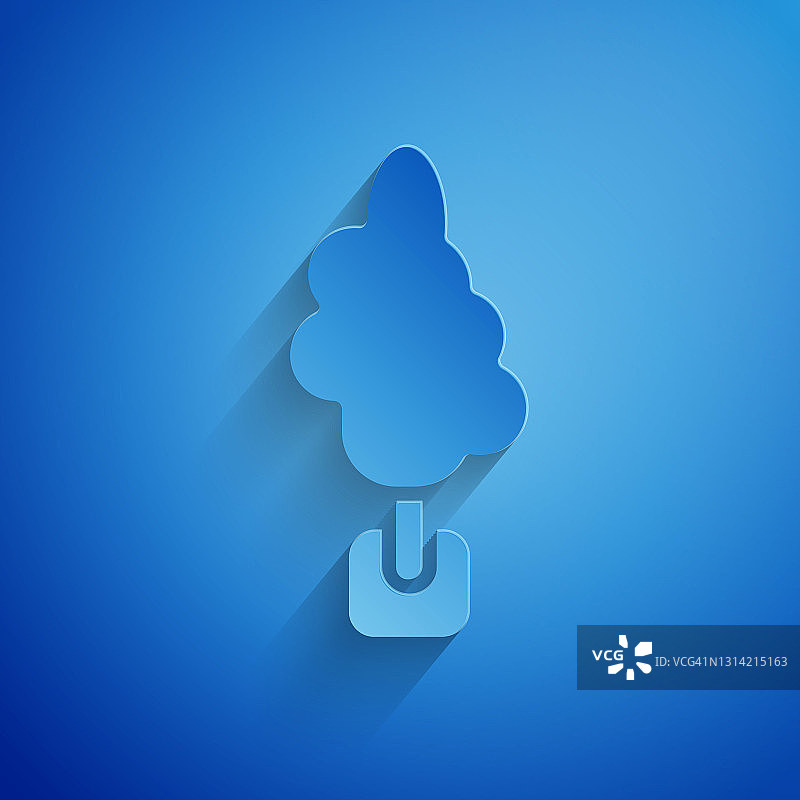 剪纸树图标孤立在蓝色背景。森林的象征。纸艺术风格。向量图片素材