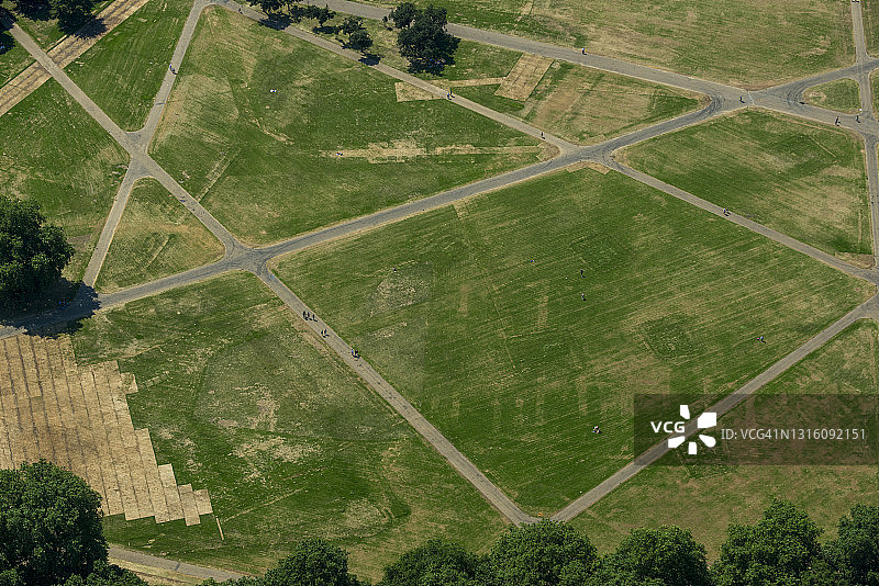 伦敦海德公园交叉小径的鸟瞰图图片素材