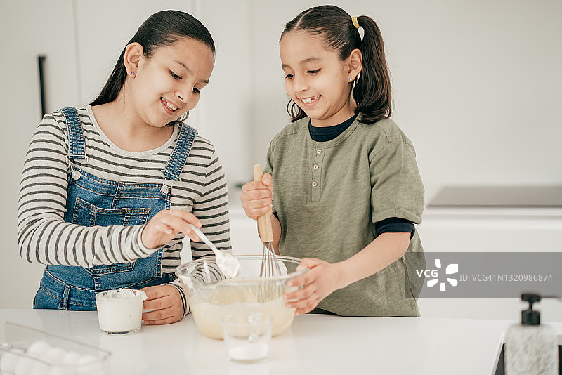 教孩子做饭-家庭营养和饮食学院图片素材