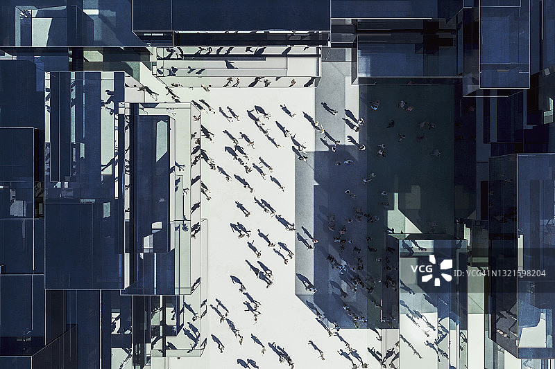 现代化的玻璃办公大楼，上面有商务人士图片素材