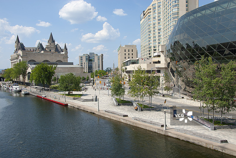 加拿大安大略省渥太华的天际线和里多运河图片素材