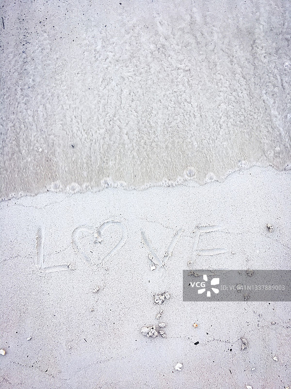 沙滩上的爱情短信图片素材