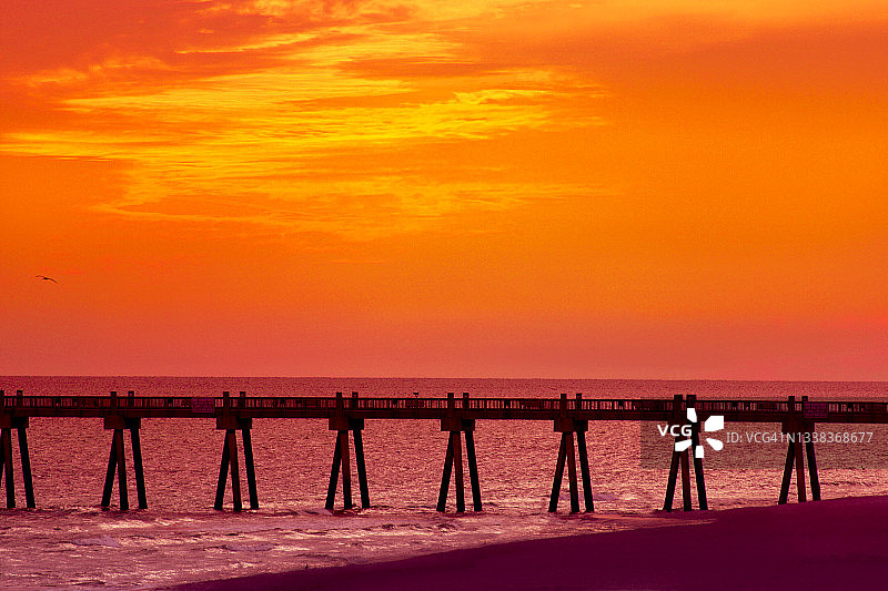 橙色的日落海岸图片素材