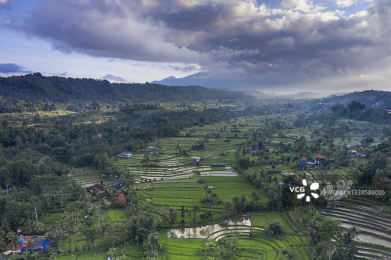 印度尼西亚巴厘岛塞德门村的空中景观图片素材
