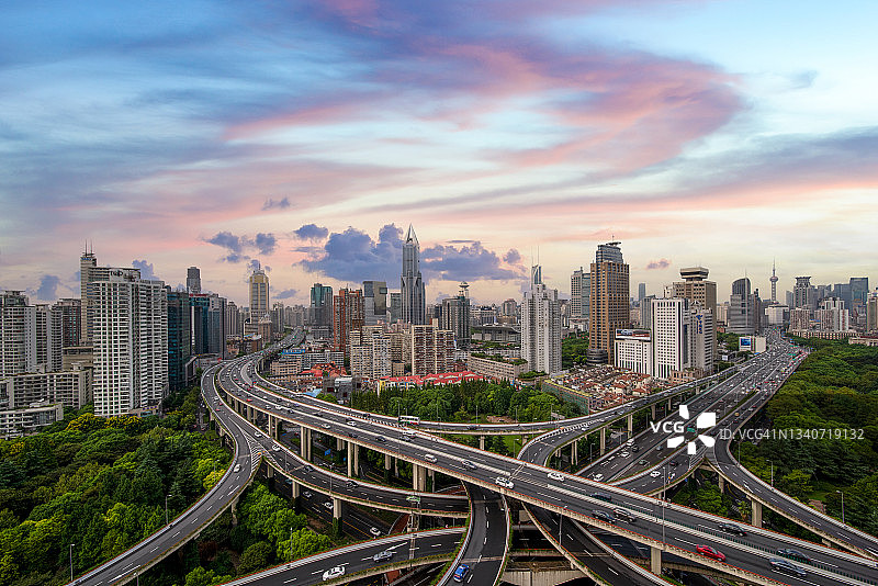 现代化城市，高速公路互通图片素材